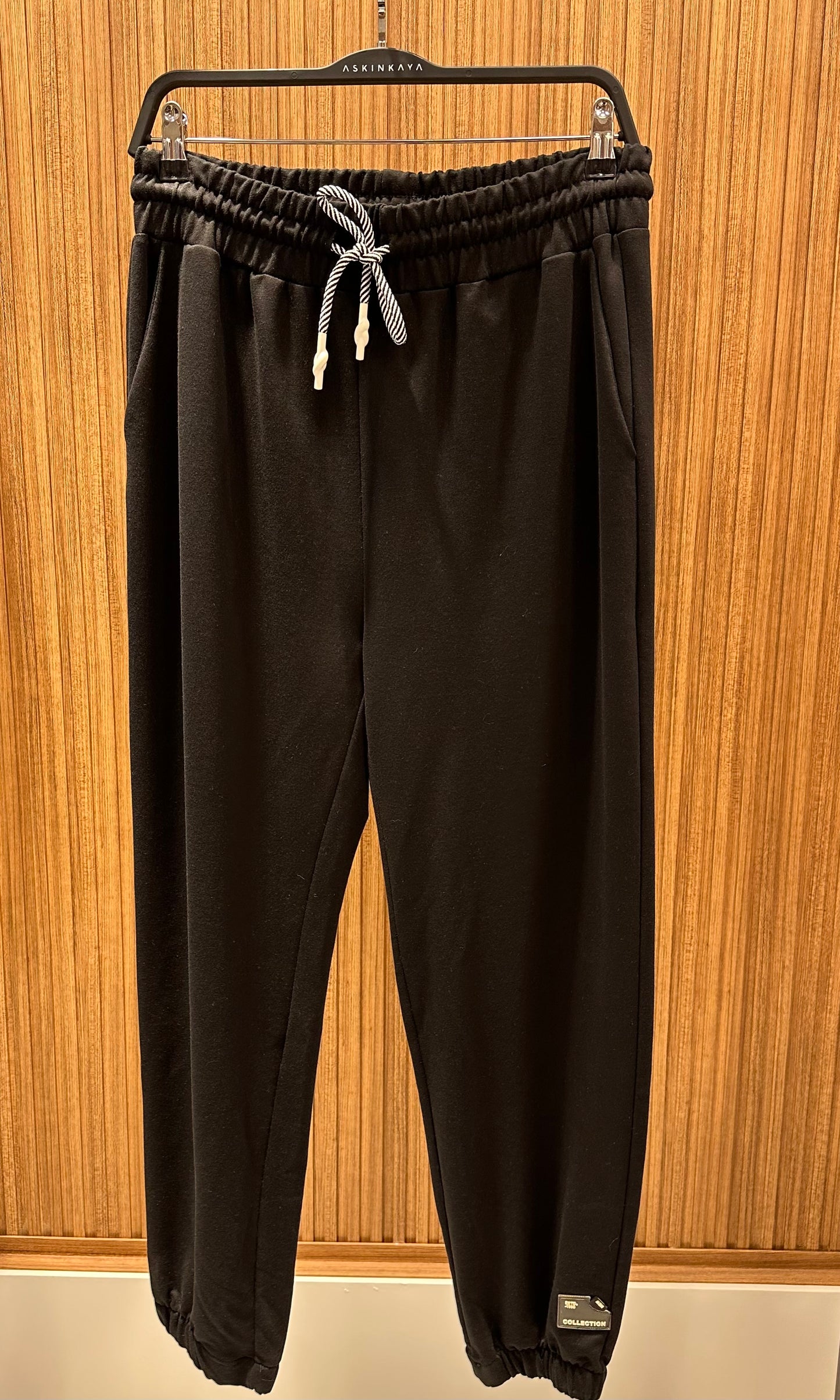 SİYAH ETİKET DETAYLI JOGGER PANTOLON