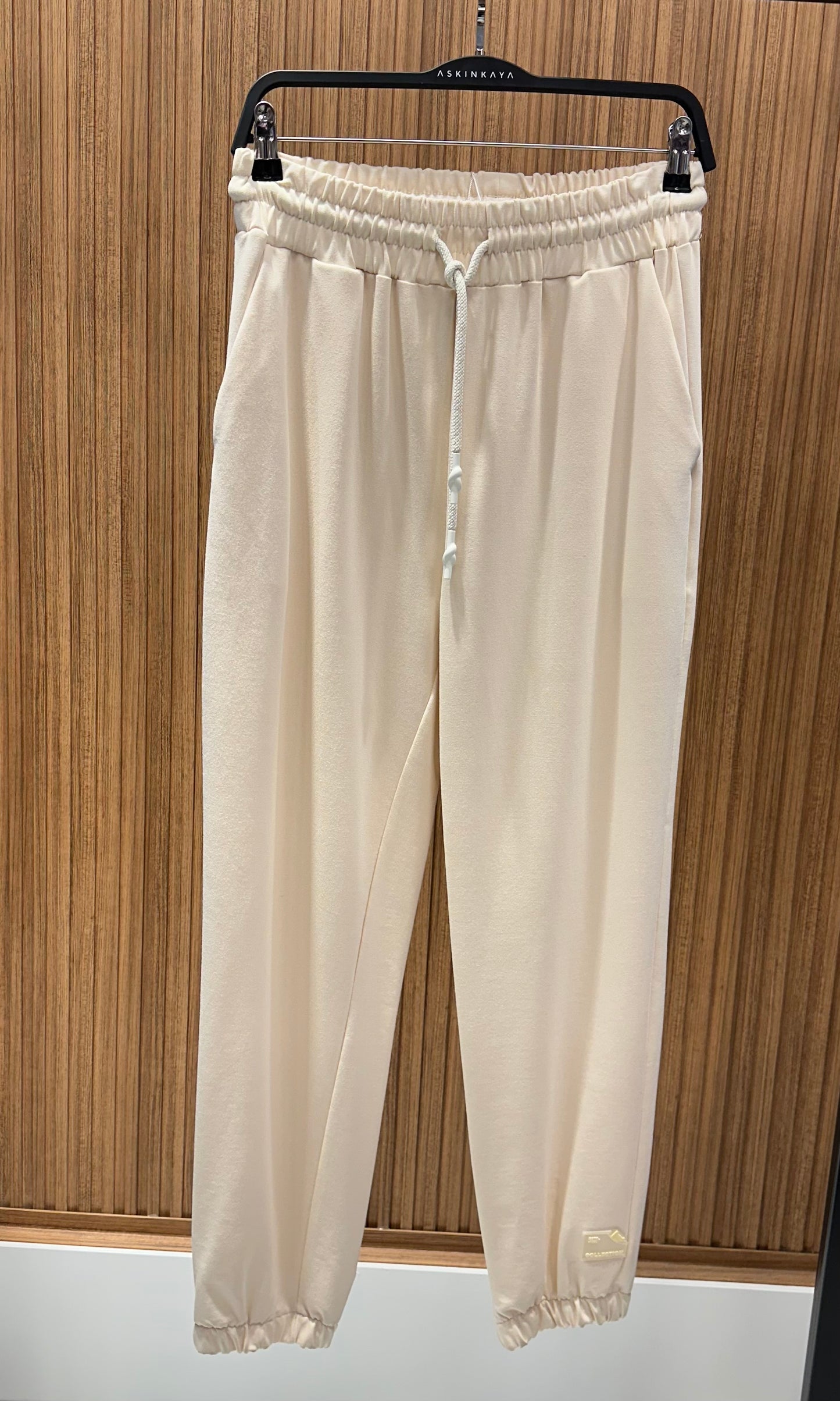 BEJ ETİKET DETAYLI JOGGER PANTOLON