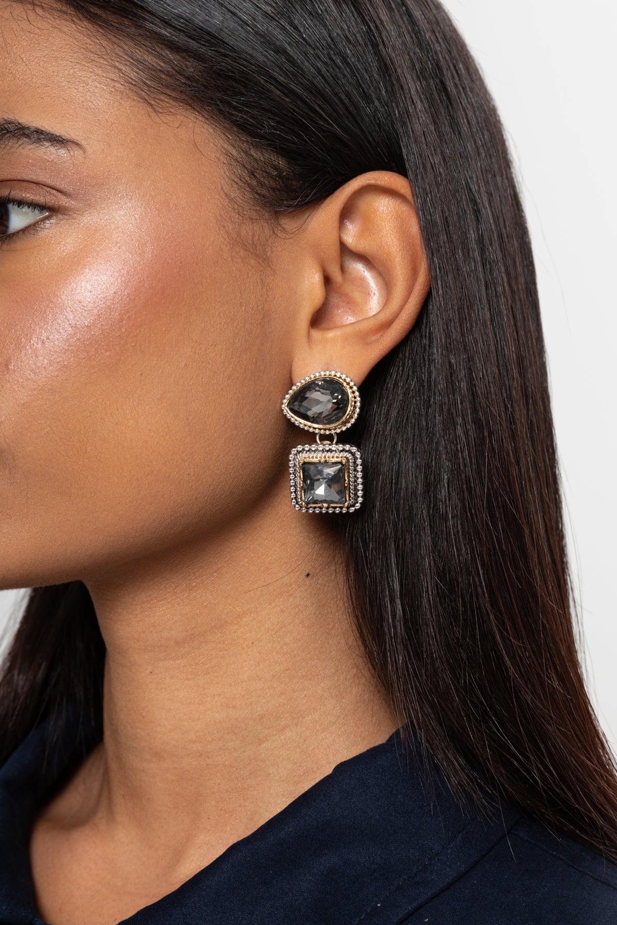 SİYAH KRİSTAL TAŞLI KÜPE