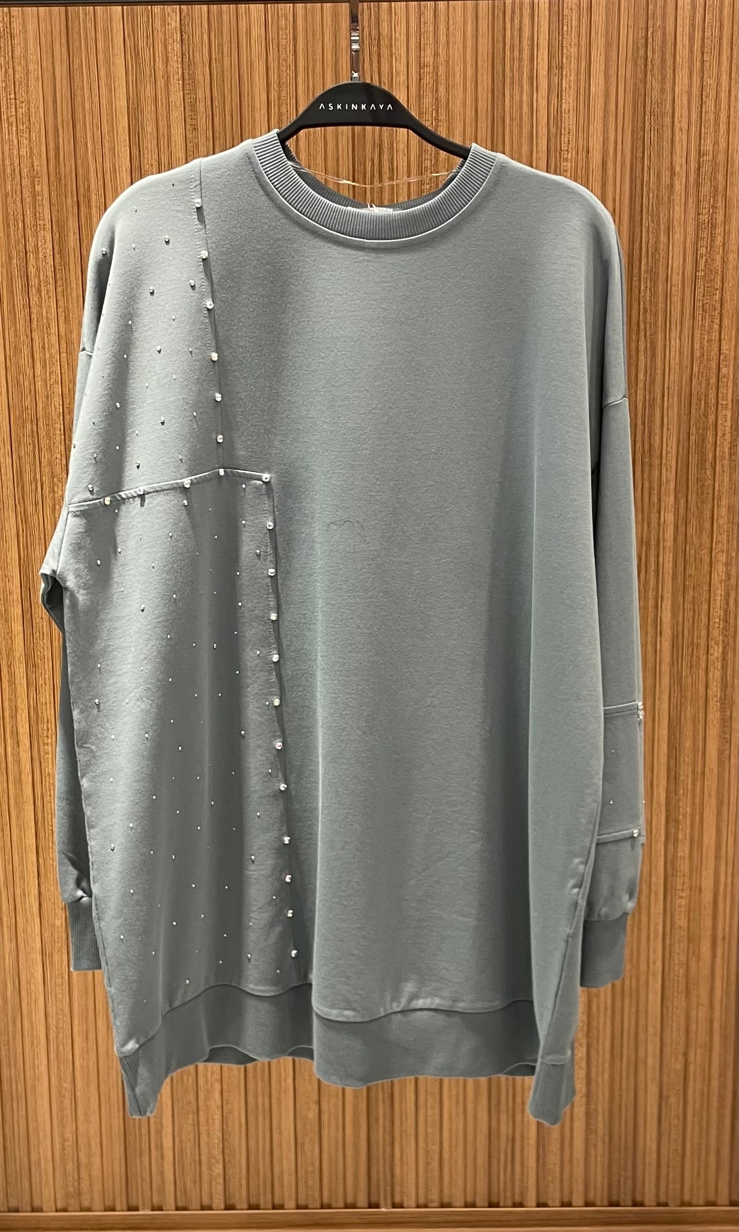 YEŞİL PARÇALI TAŞLI SWEAT