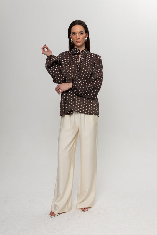 KAHVE BEJ PUANTEYELİ BLUZ