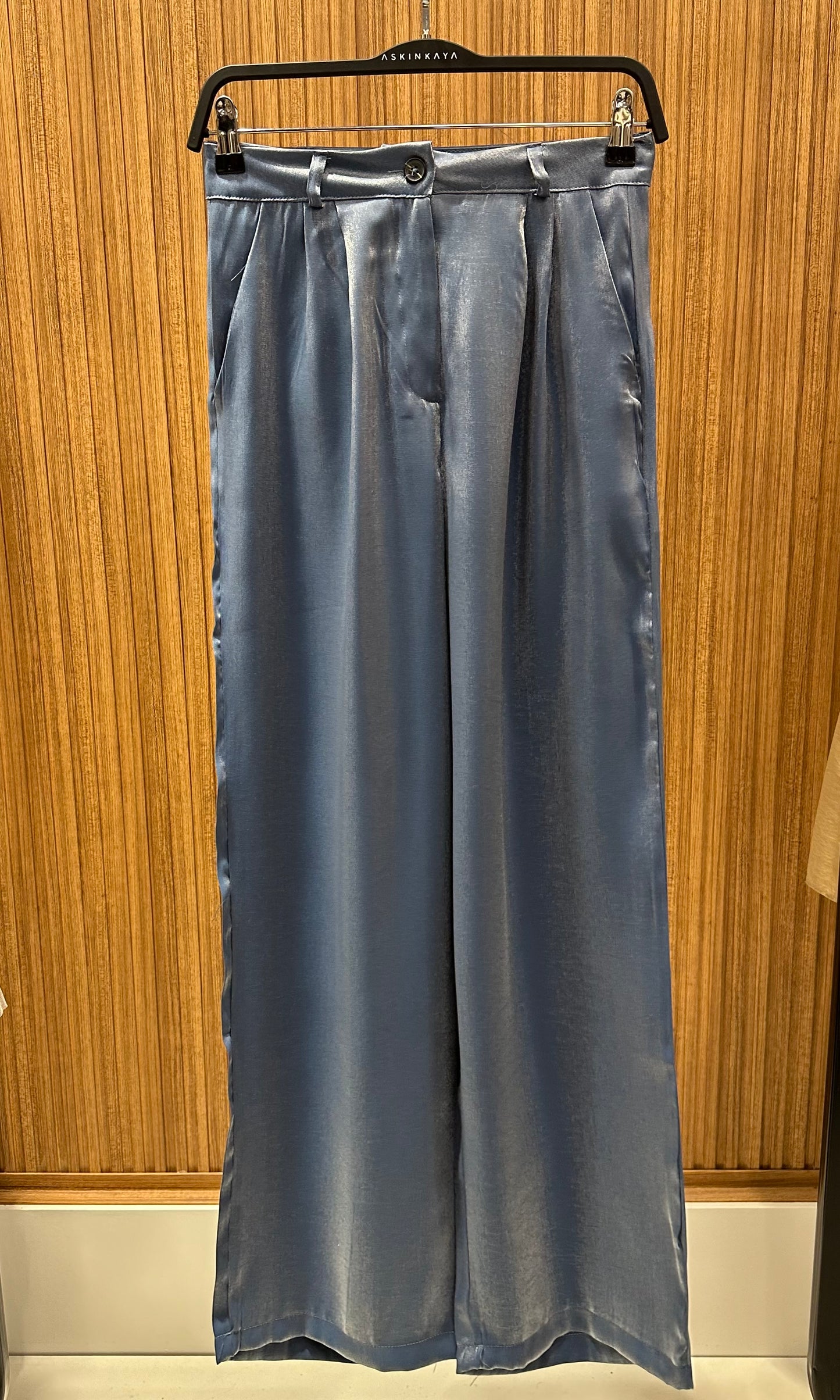 MAVİ PARLAK PANTOLON