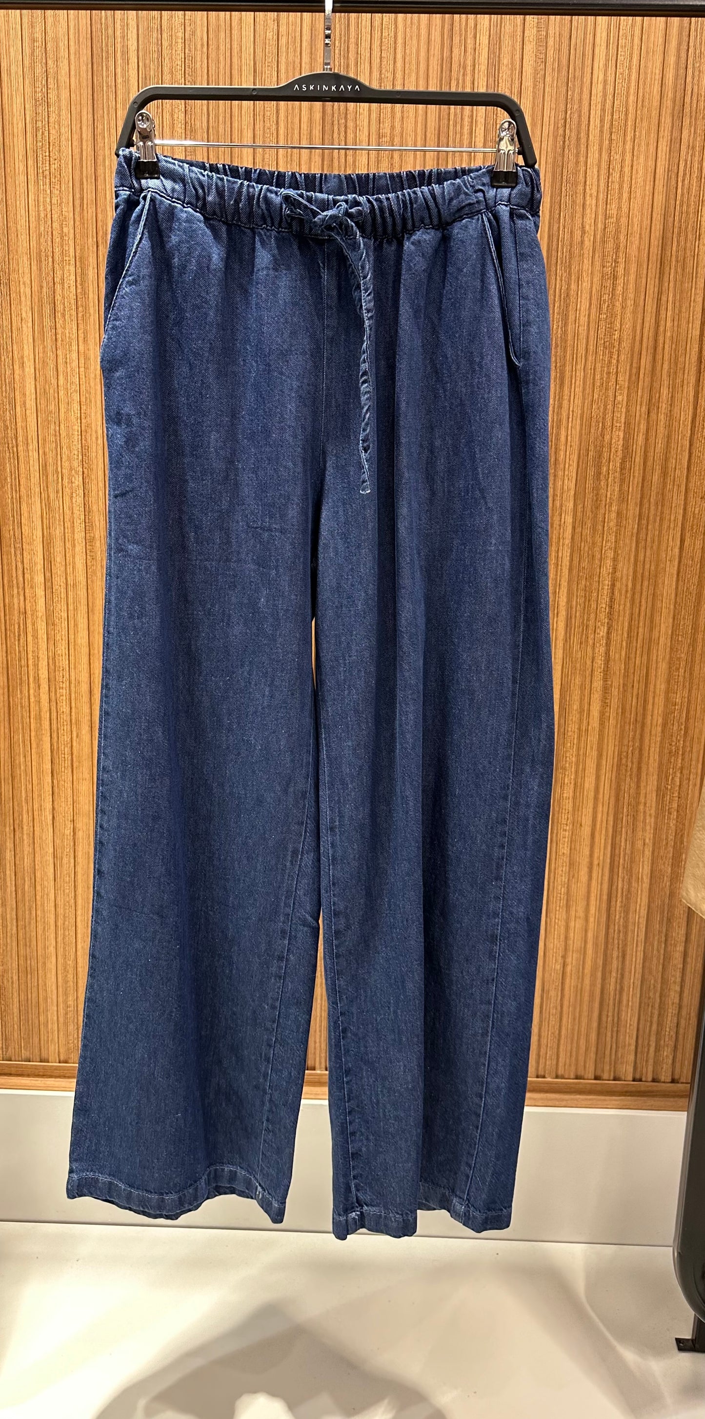 KOYU DENİM BELİ LASTİKLİ BOL PANTOLON