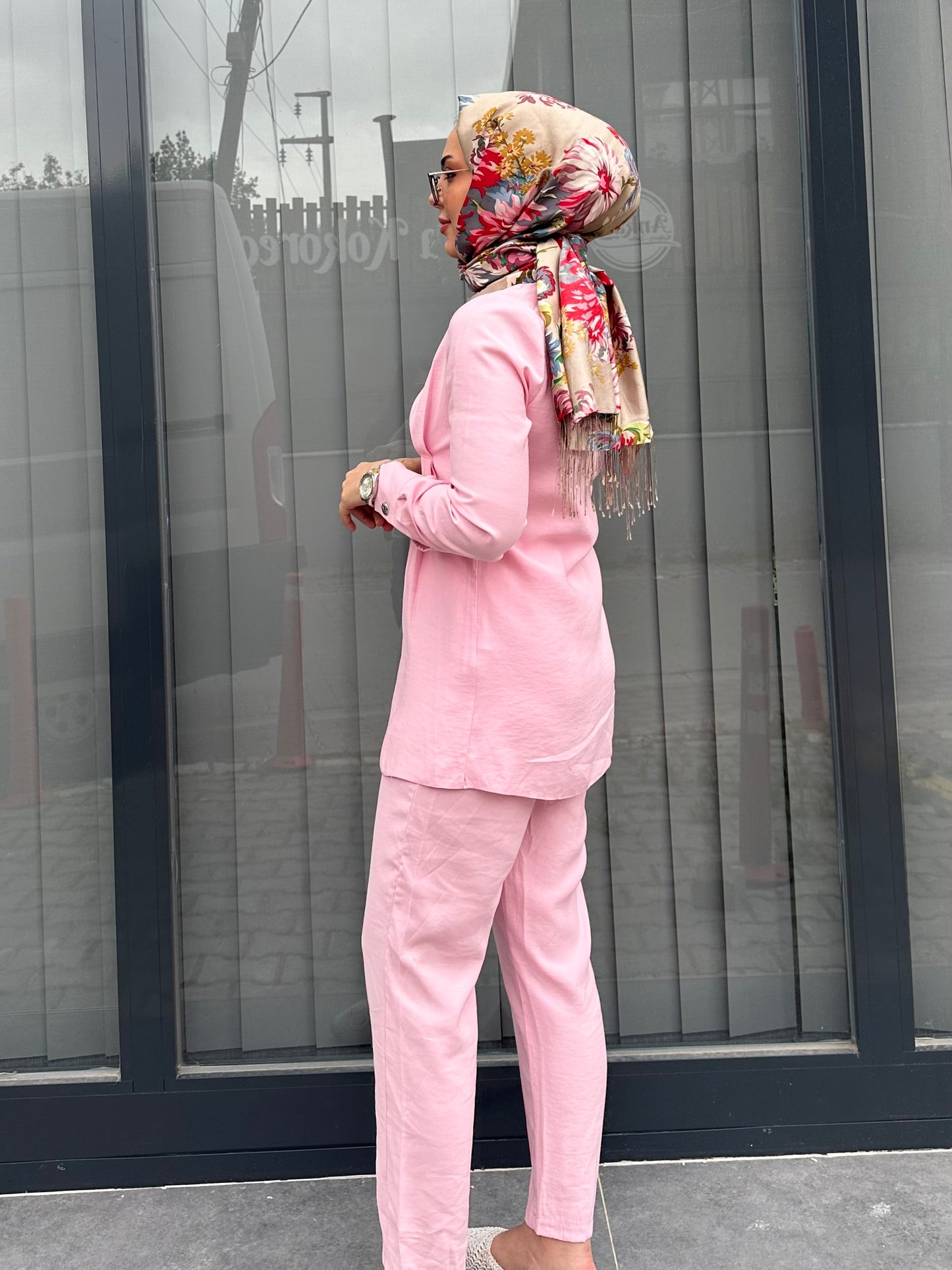 PEMBE ÖNDEN DÜĞMELİ PANTOLON TAKIM