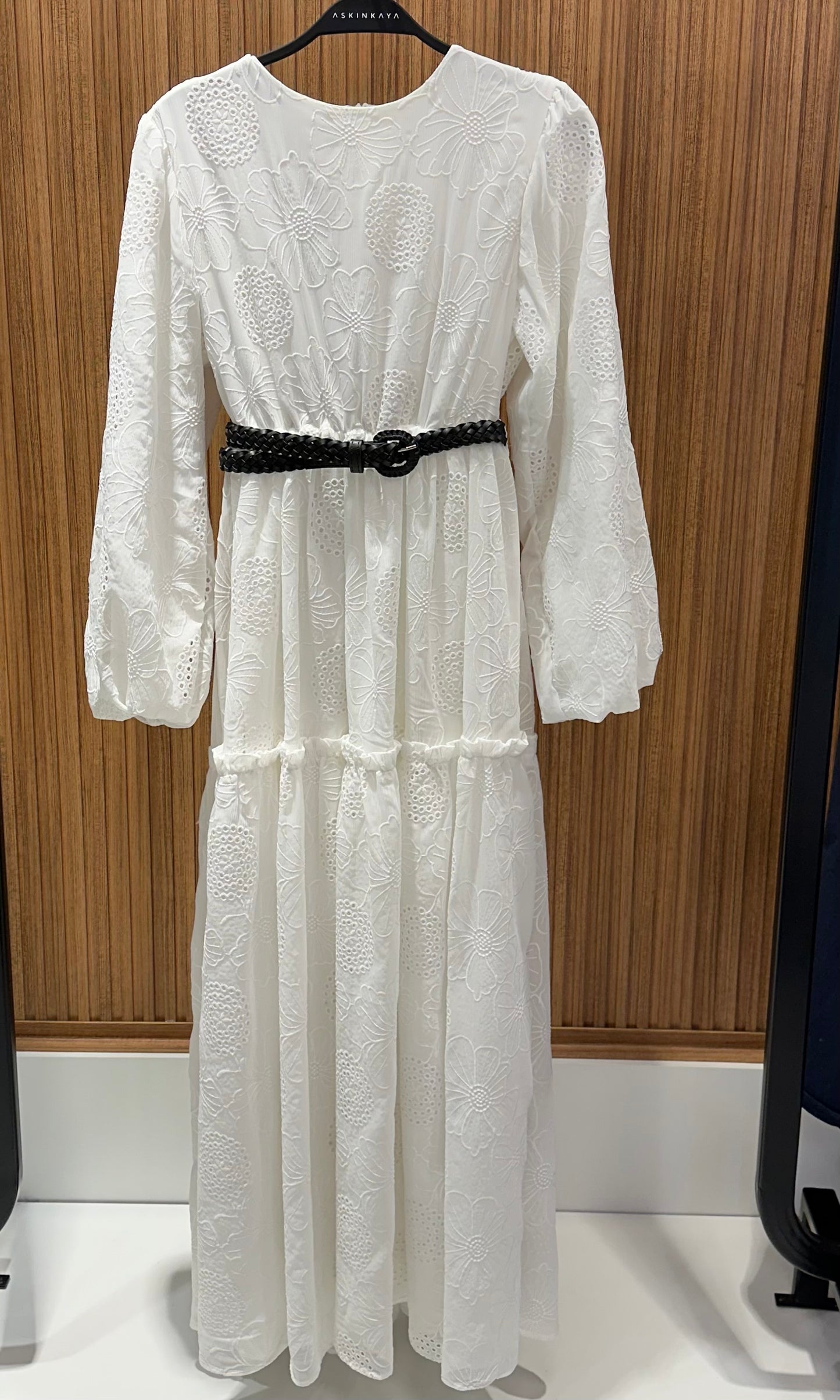 BEYAZ ÇİÇEK DESENLİ ELBİSE