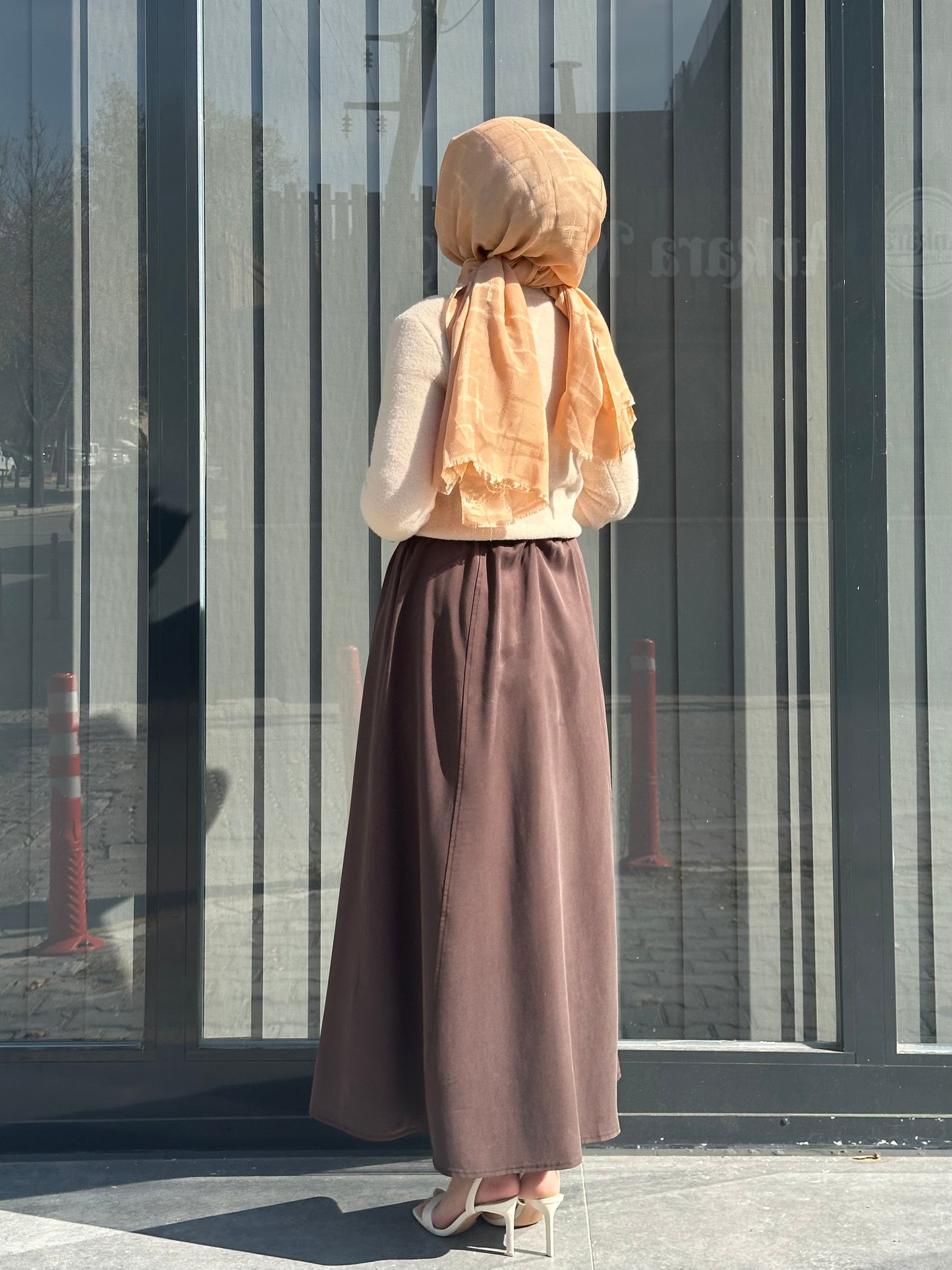 KAHVE KEMERLİ GENİŞ ETEK