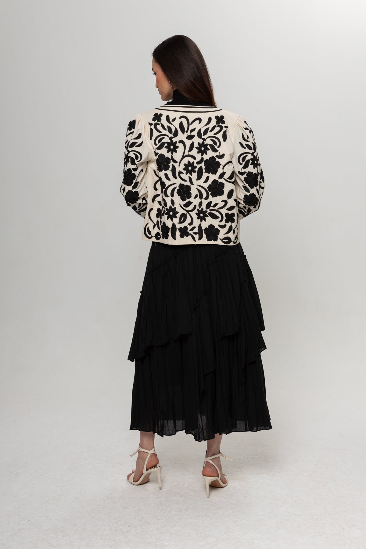 BEJ SİYAH NAKIŞLI KİMONO