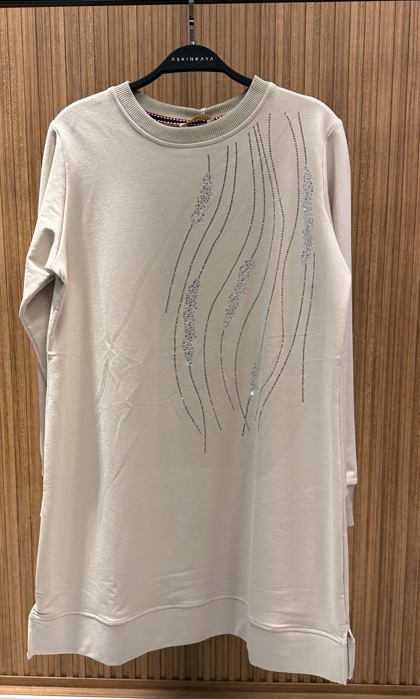 BEJ RENKLİ TAŞLI SWEATSHİRT