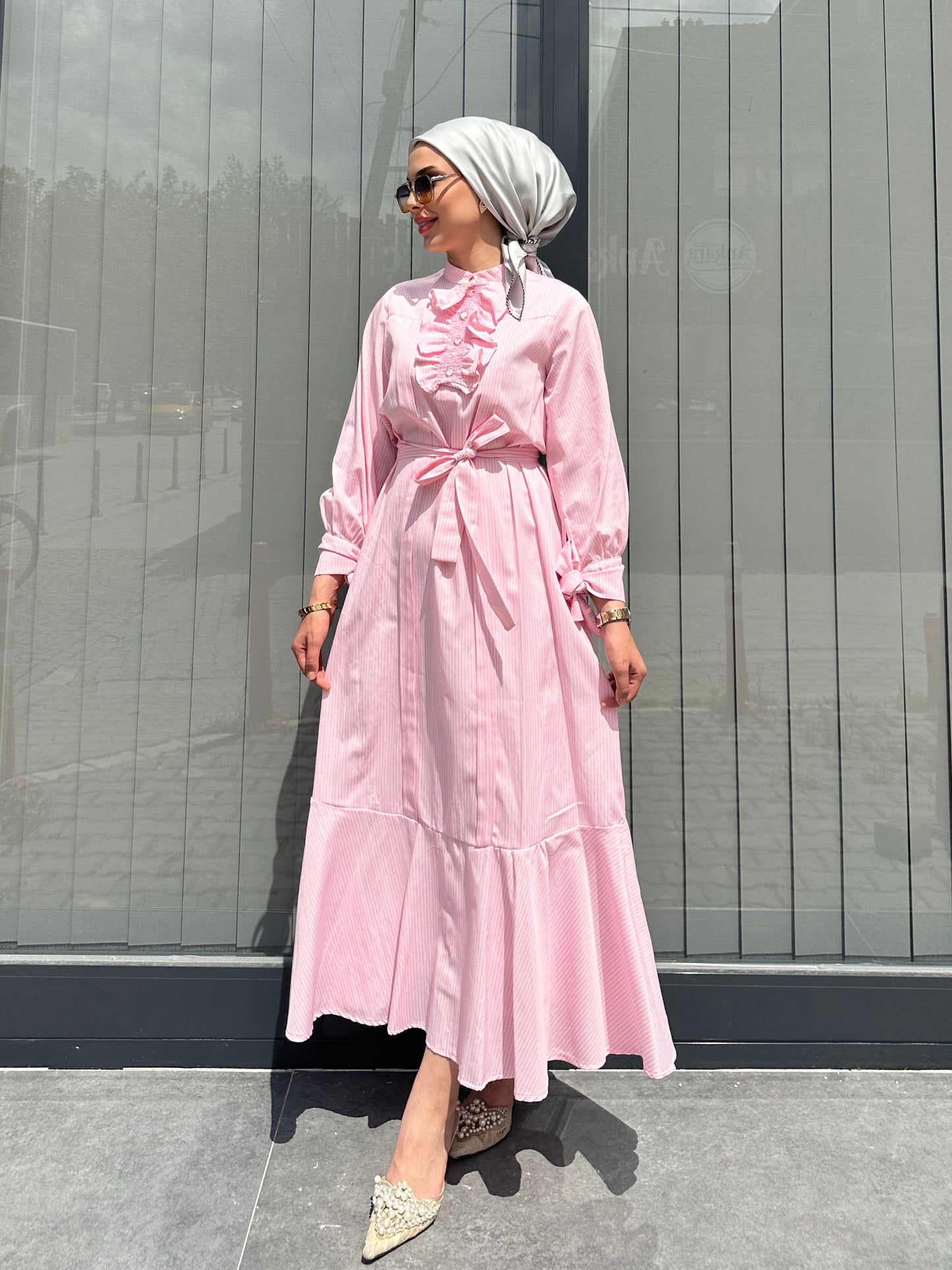 PEMBE KURDELE DETAY ÇİZGİLİ ELBİSE