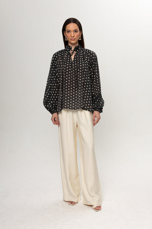 SİYAH BEYAZ PUANTEYELİ BLUZ