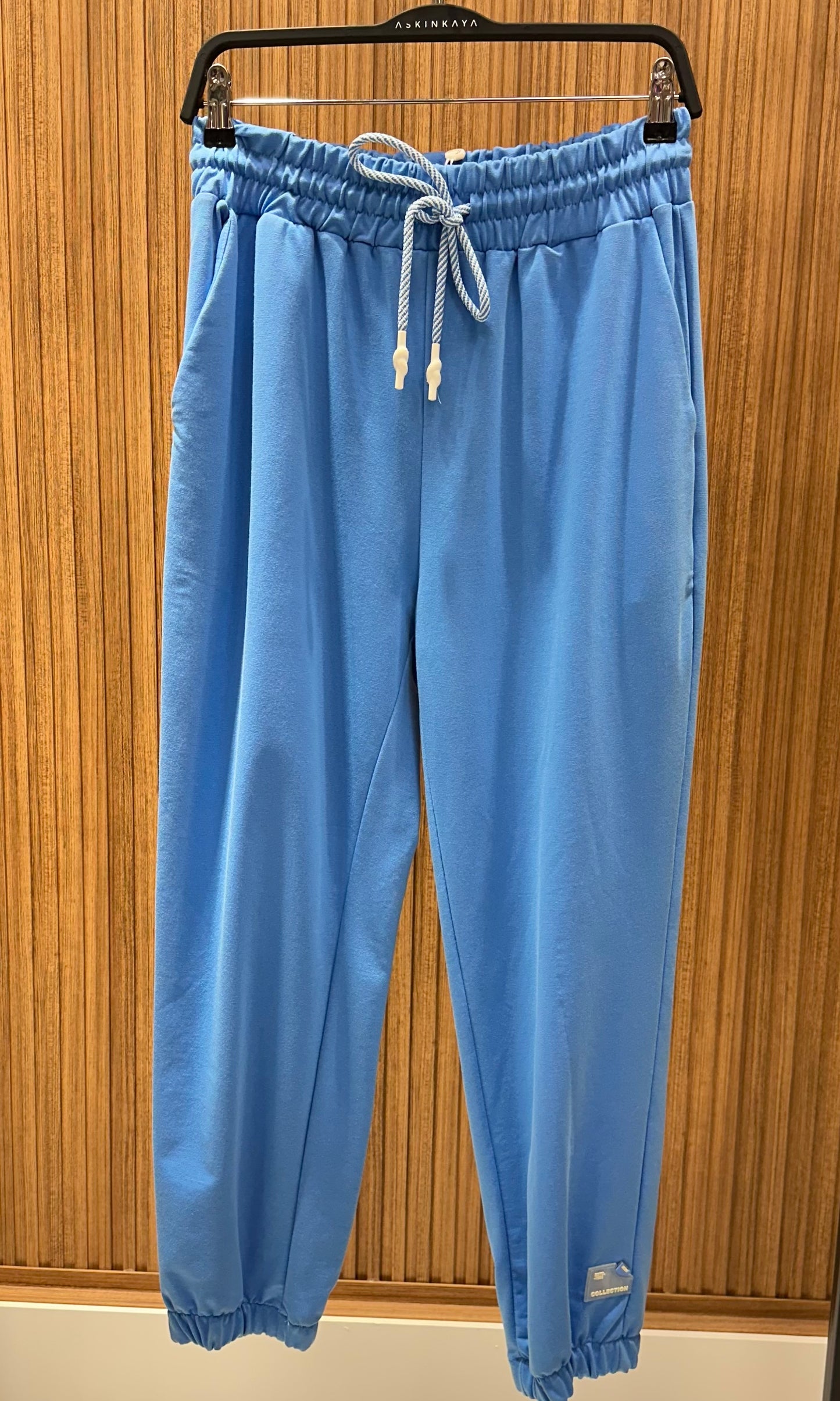 MAVİ ETİKET DETAYLI JOGGER PANTOLON