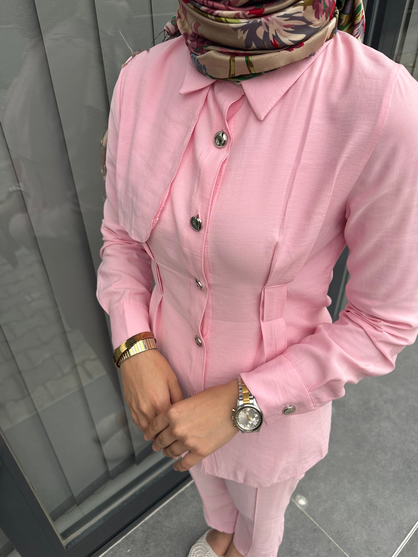 PEMBE ÖNDEN DÜĞMELİ PANTOLON TAKIM