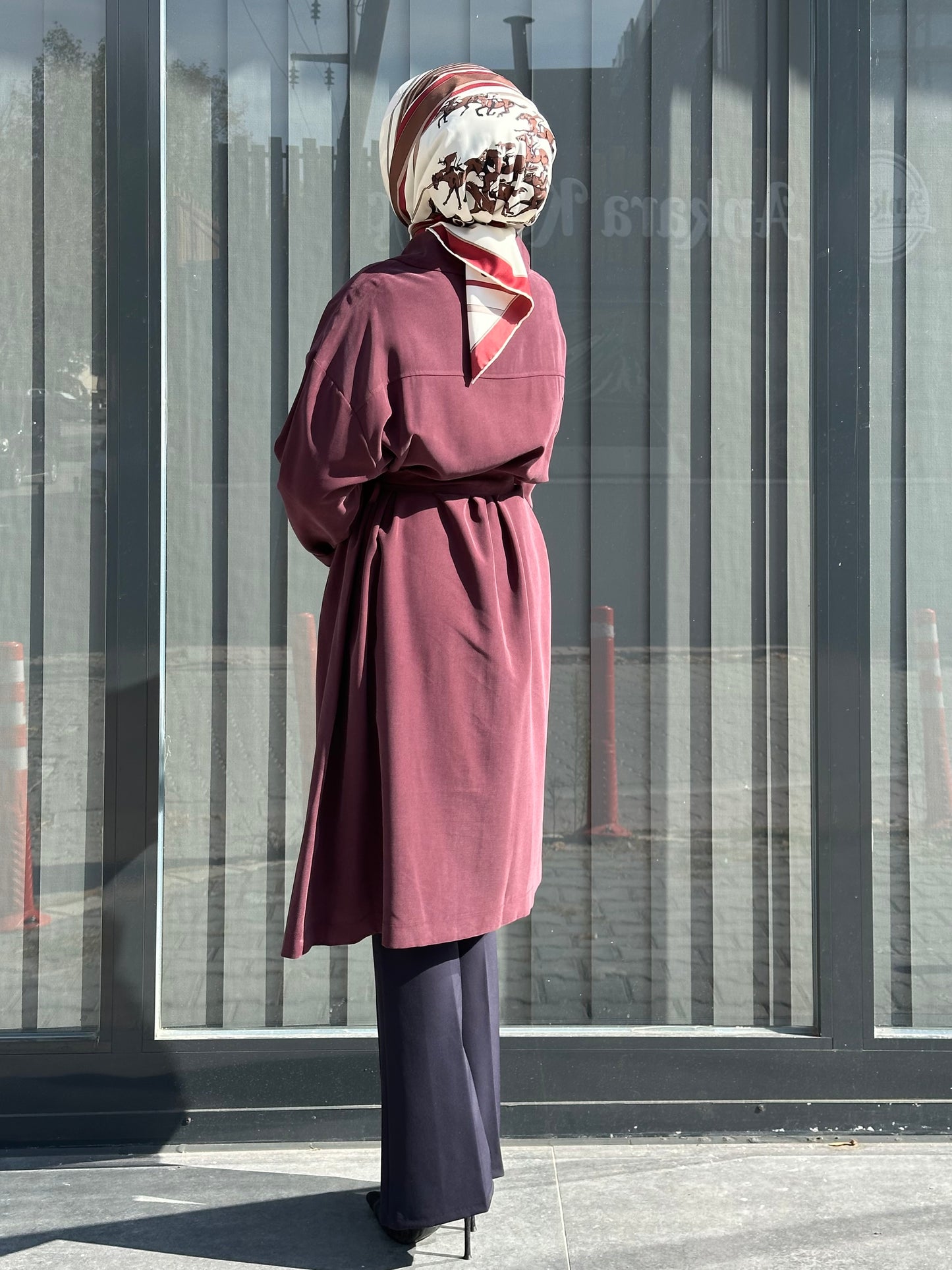 BORDO KENDİNDEN KEMERLİ KAP