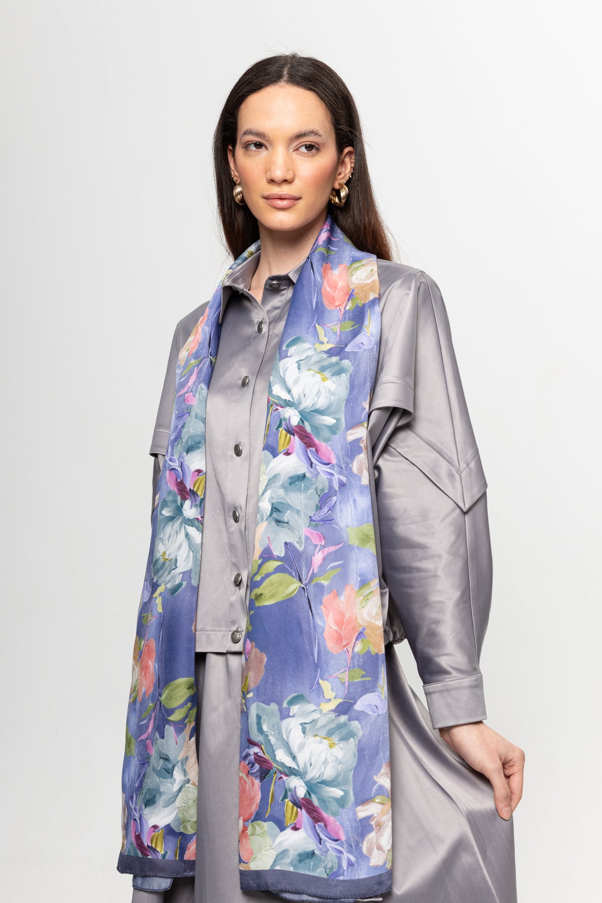 İNDİGO RENKLİ ÇİÇEK DESENLİ ŞAL