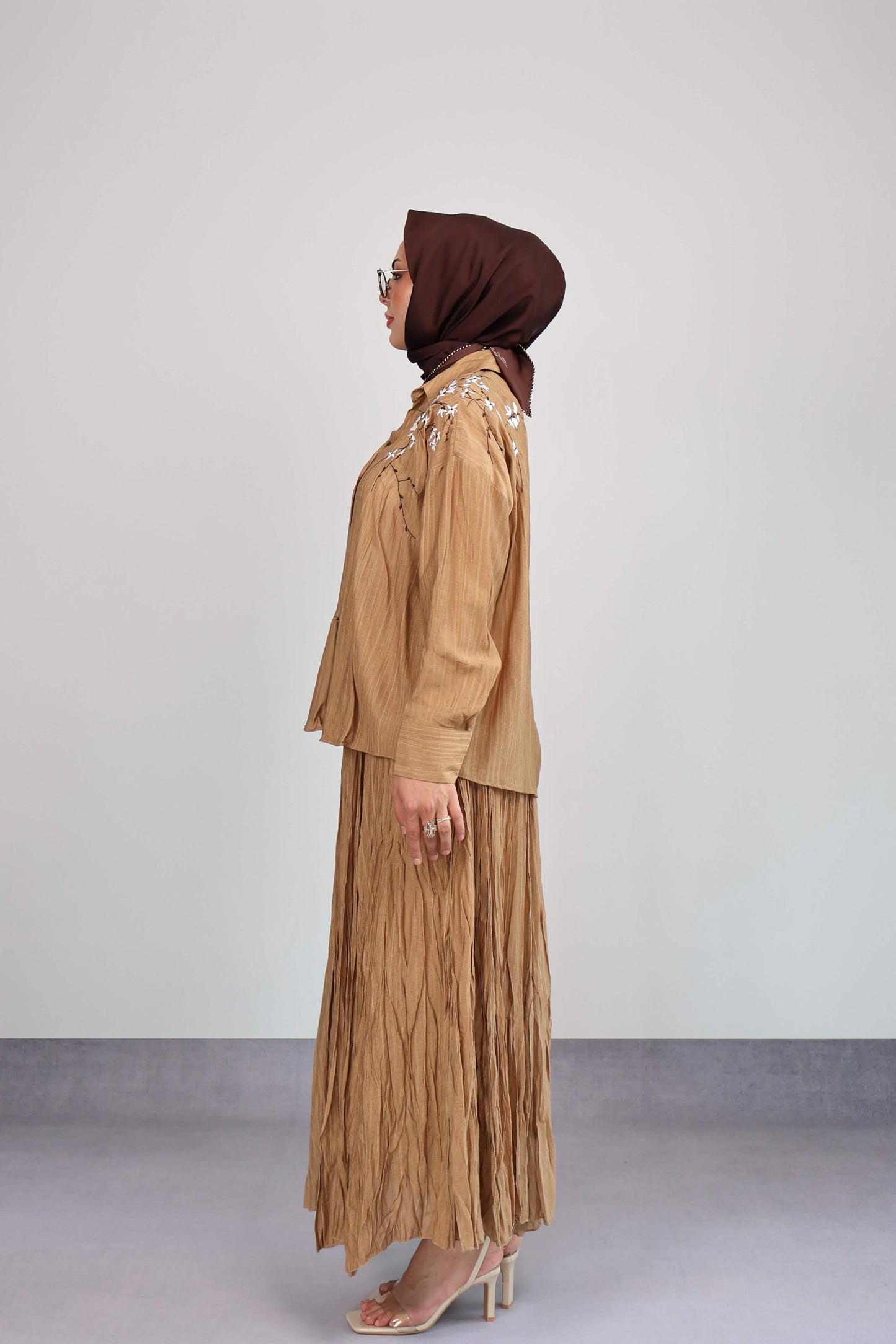CAMEL V YAKA ÖNÜ NAKIŞLI ÇİZGİLİ ETEK TAKIM