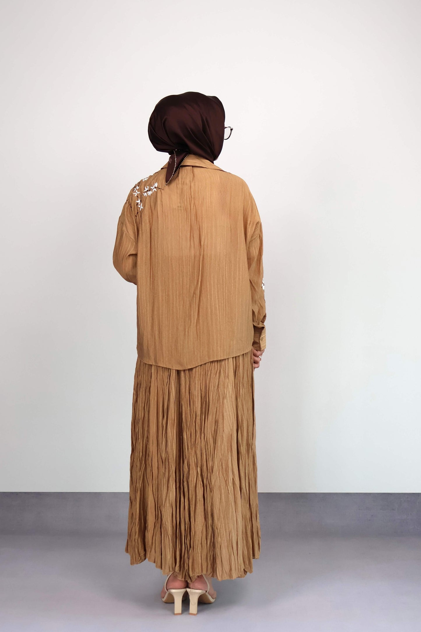 CAMEL V YAKA ÖNÜ NAKIŞLI ÇİZGİLİ ETEK TAKIM