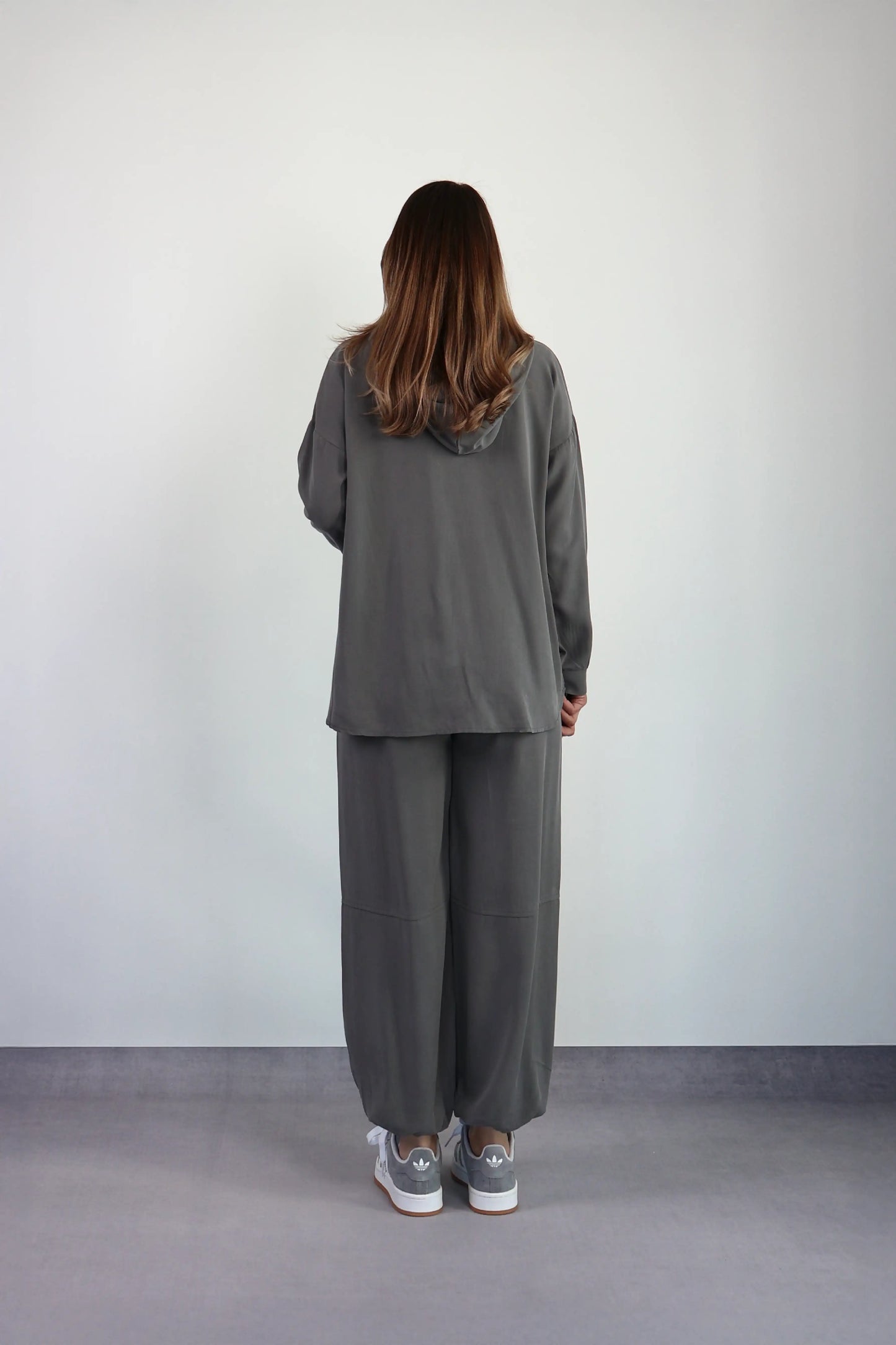 GRİ KAPÜŞONLU JOGGER TAKIM