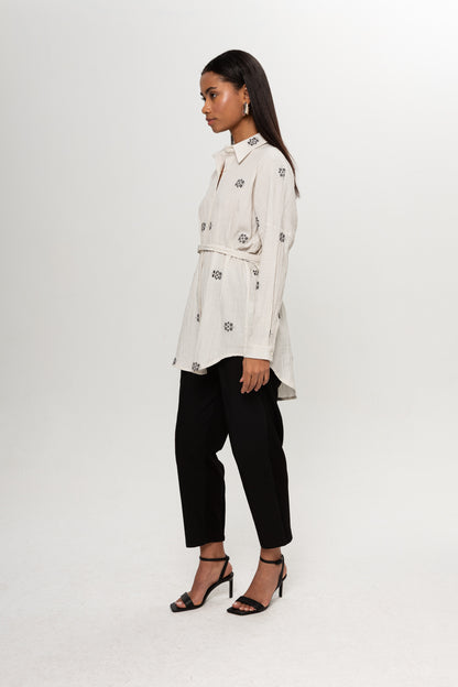 BEJ SİYAH RENKLİ SALAŞ KEMERLİ GÖMLEK