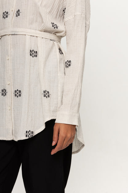 BEJ SİYAH RENKLİ SALAŞ KEMERLİ GÖMLEK