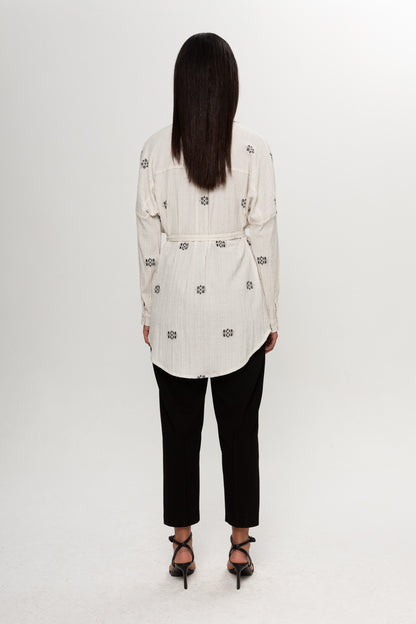 BEJ SİYAH RENKLİ SALAŞ KEMERLİ GÖMLEK