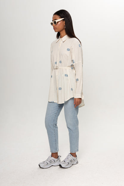 BEJ MAVİ RENKLİ SALAŞ KEMERLİ GÖMLEK