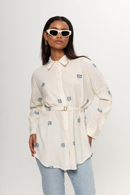 BEJ MAVİ RENKLİ SALAŞ KEMERLİ GÖMLEK