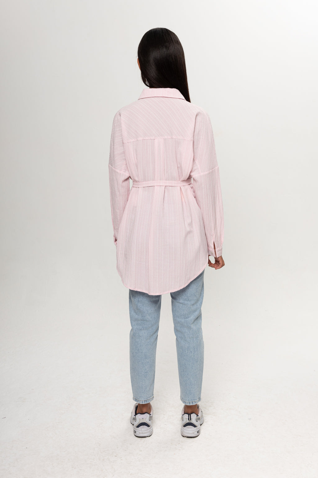 PEMBE ÇİZGİLİ KEMERLİ GÖMLEK