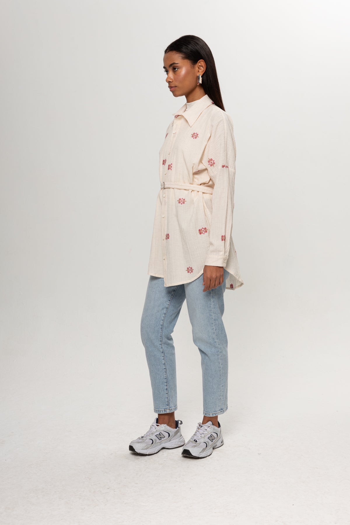 BEJ PEMBE RENKLİ SALAŞ KEMERLİ GÖMLEK