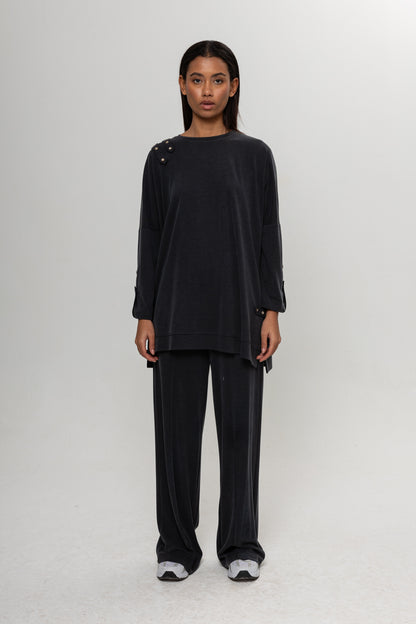 SİYAH OMUZLARI DÜĞME DETAYLI İKİLİ TAKIM