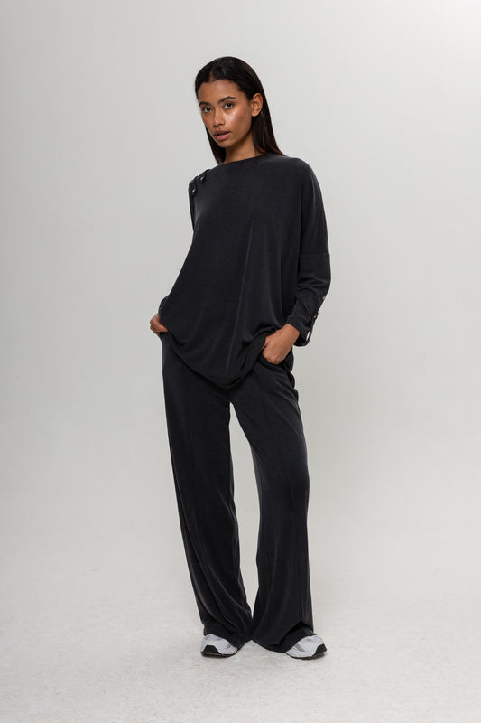 SİYAH OMUZLARI DÜĞME DETAYLI İKİLİ TAKIM