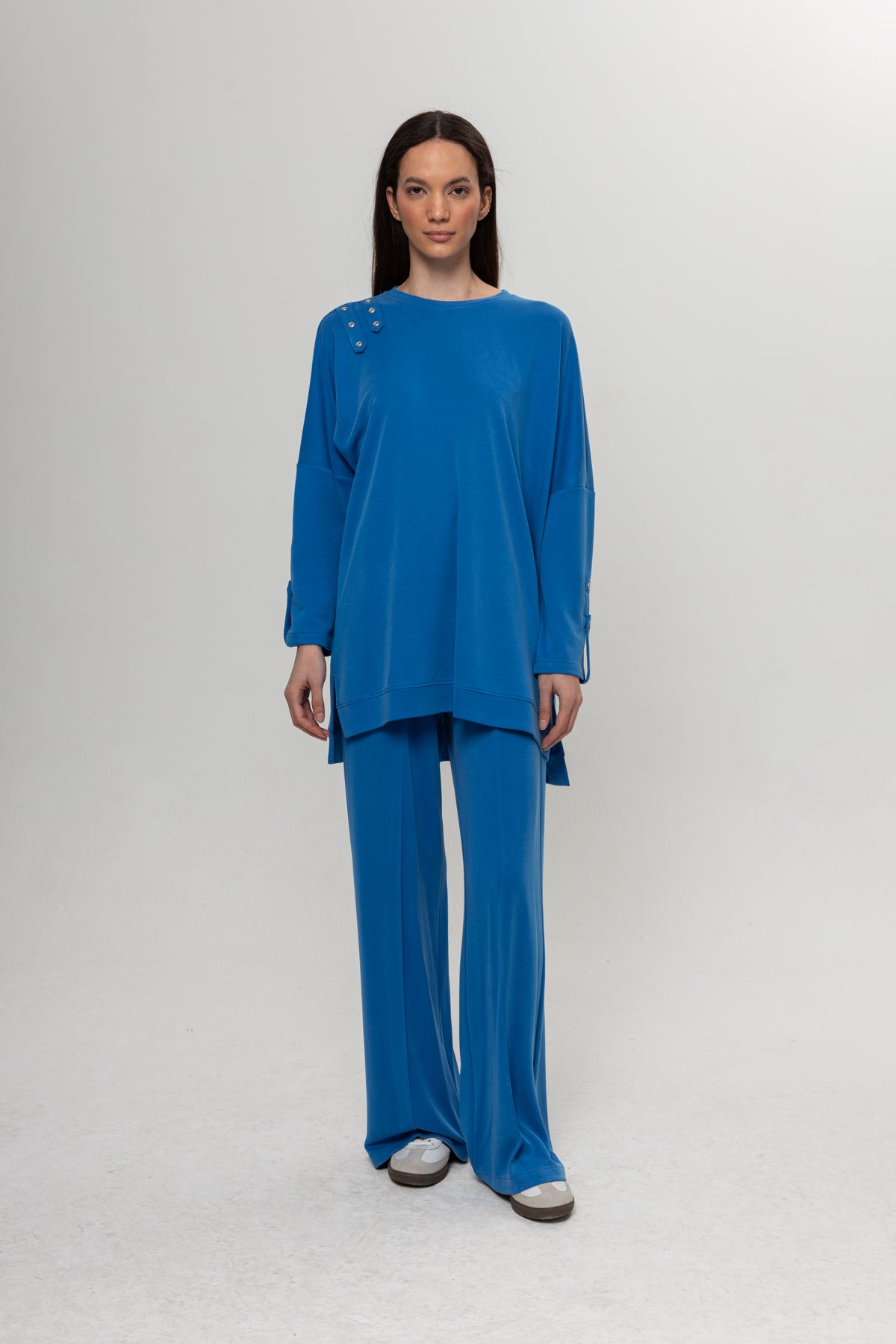 MAVİ OMUZLARI DÜĞME DETAYLI İKİLİ TAKIM