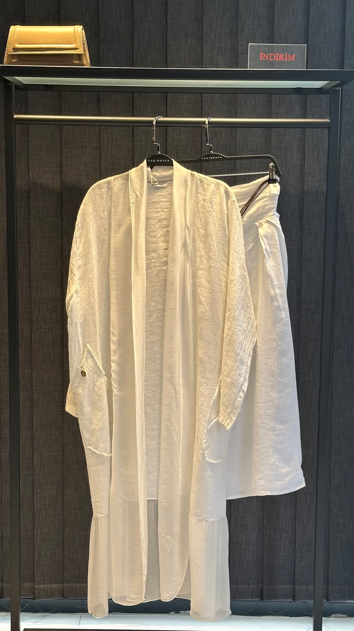 BEYAZ İPEK DETAY ETEKLİ KAP TAKIM