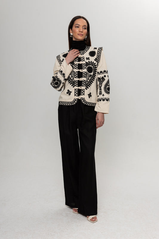 BEJ SİYAH GEÇİŞLİ ÖNDEN BAĞLAMALI GÖMLEK