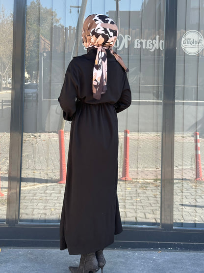 SİYAH KESİK DETAYLI FERMUAR YAKALI ELBİSE
