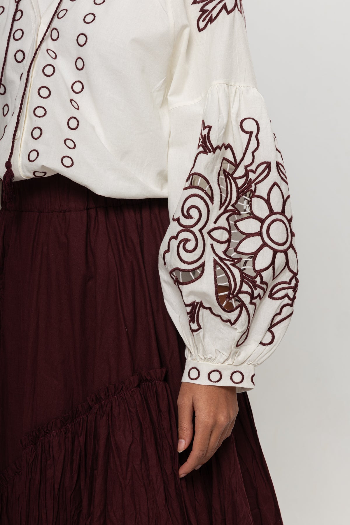 BEYAZ  BORDO NAKIŞLI BLUZ