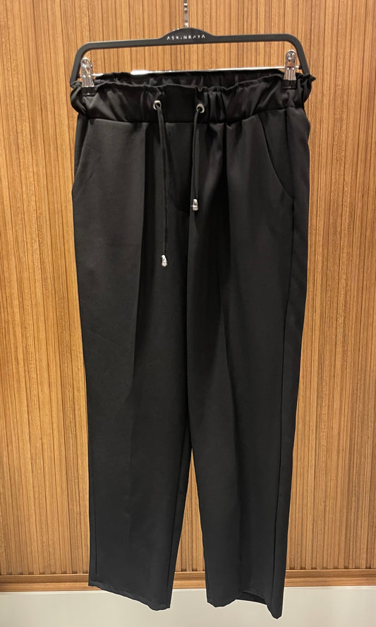 SİYAH BELİ LASTİKLİ HAVUÇ FORM PANTOLON