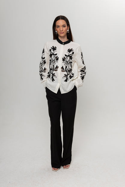 BEYAZ ÖNÜ SİYAH ÇİÇEKLİ GÖMLEK
