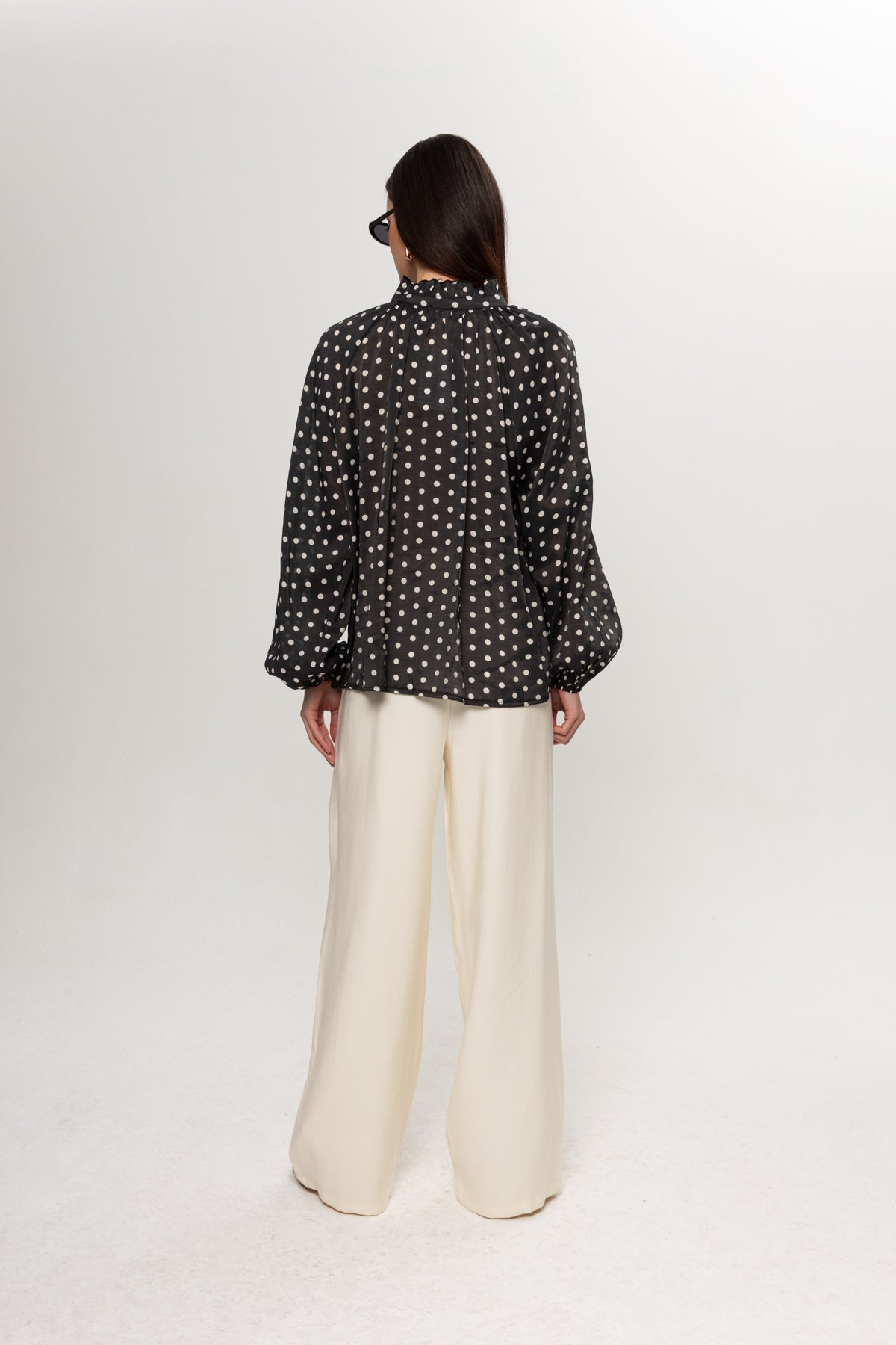 SİYAH BEYAZ PUANTEYELİ BLUZ