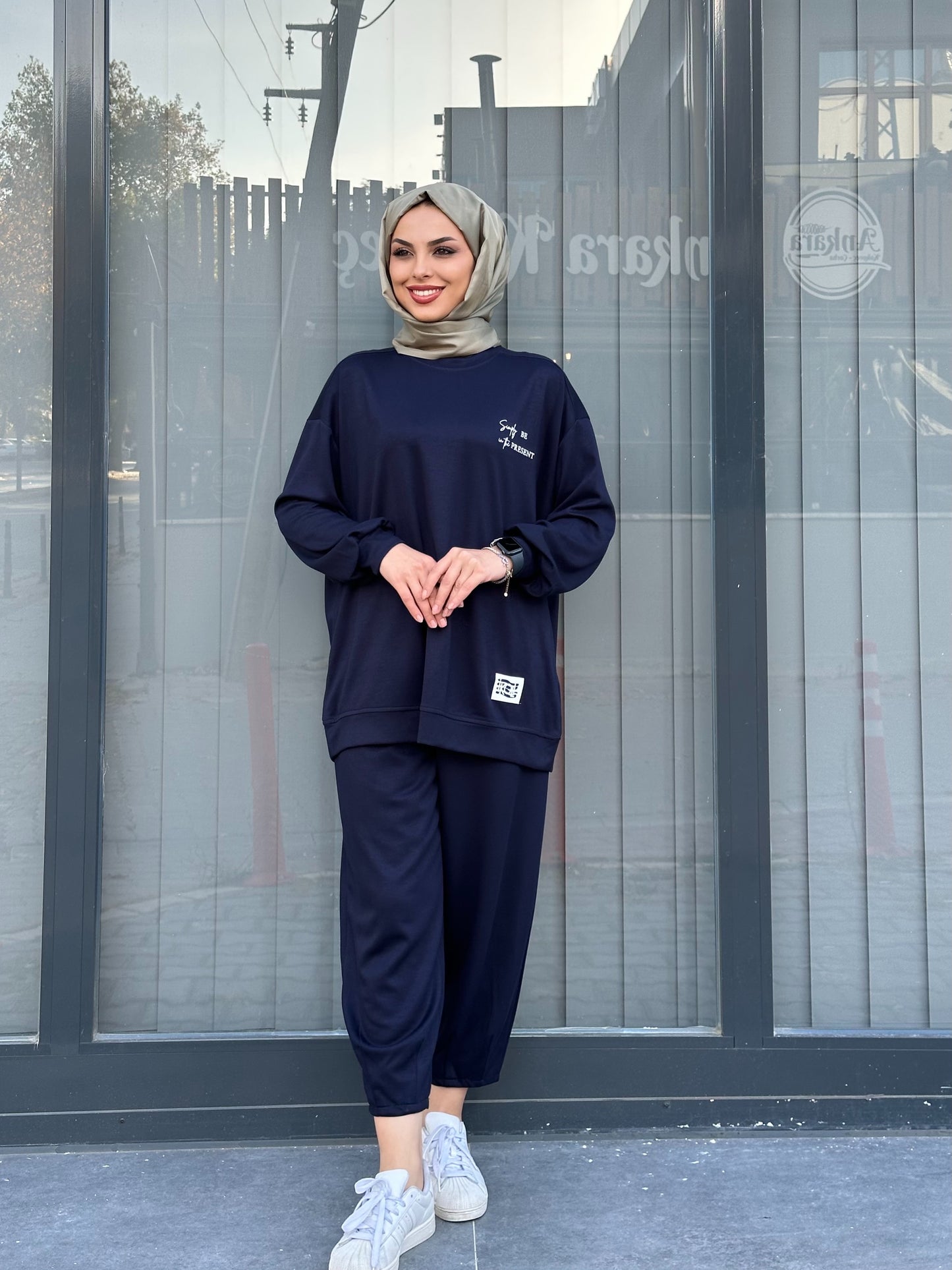 LACİVERT YÜKSEK BASKI VE ETİKET DETAYLI PANTOLON TAKIM