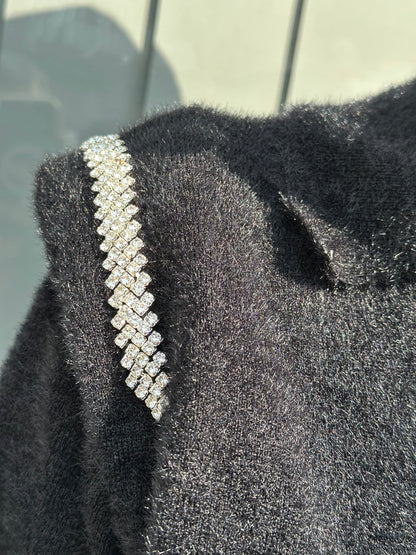 SİYAH OMUZLARI TAŞLI ANGORA KAZAK