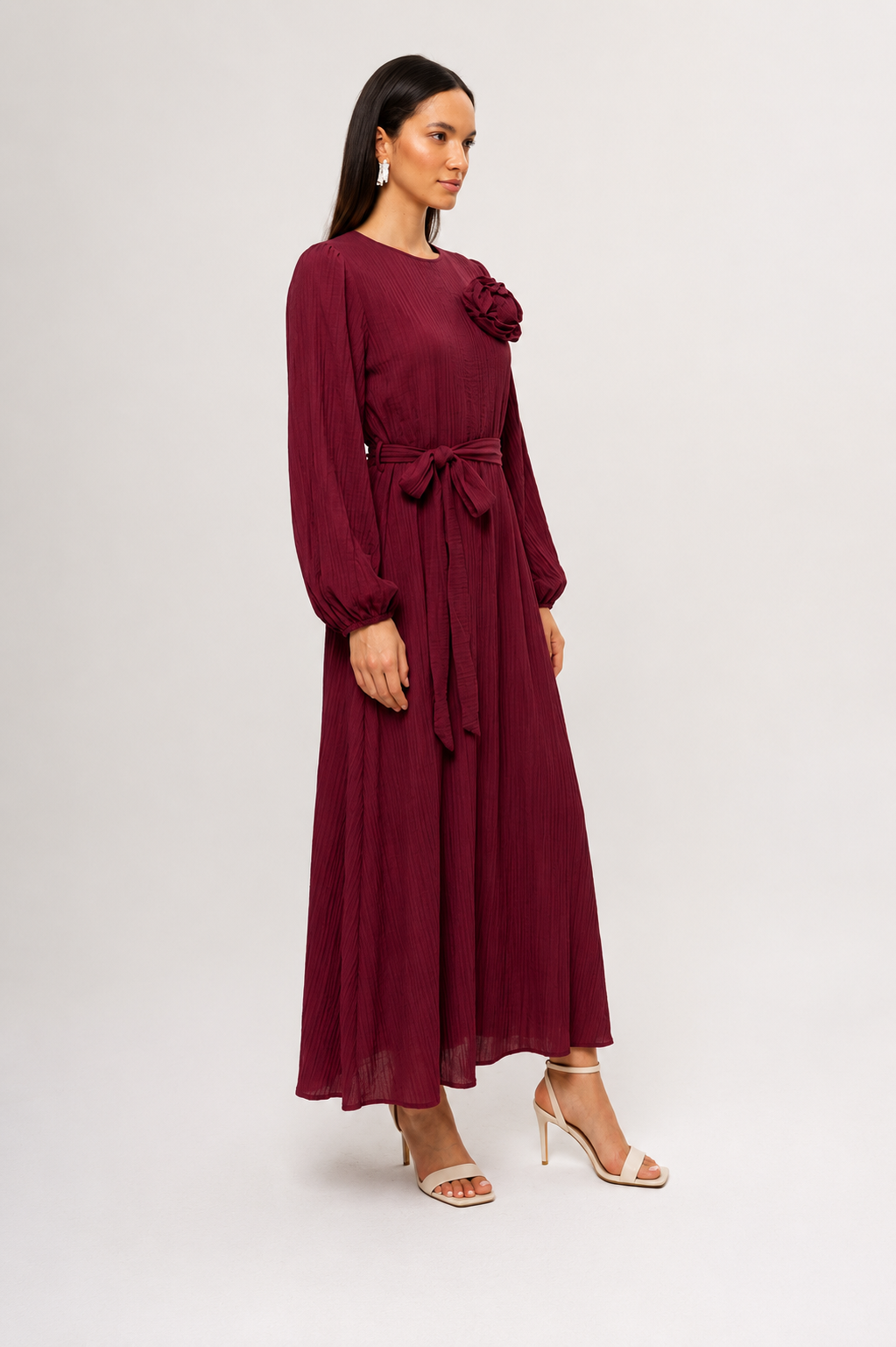 BORDO BROŞ DETAYLI KUŞAKLI ELBİSE