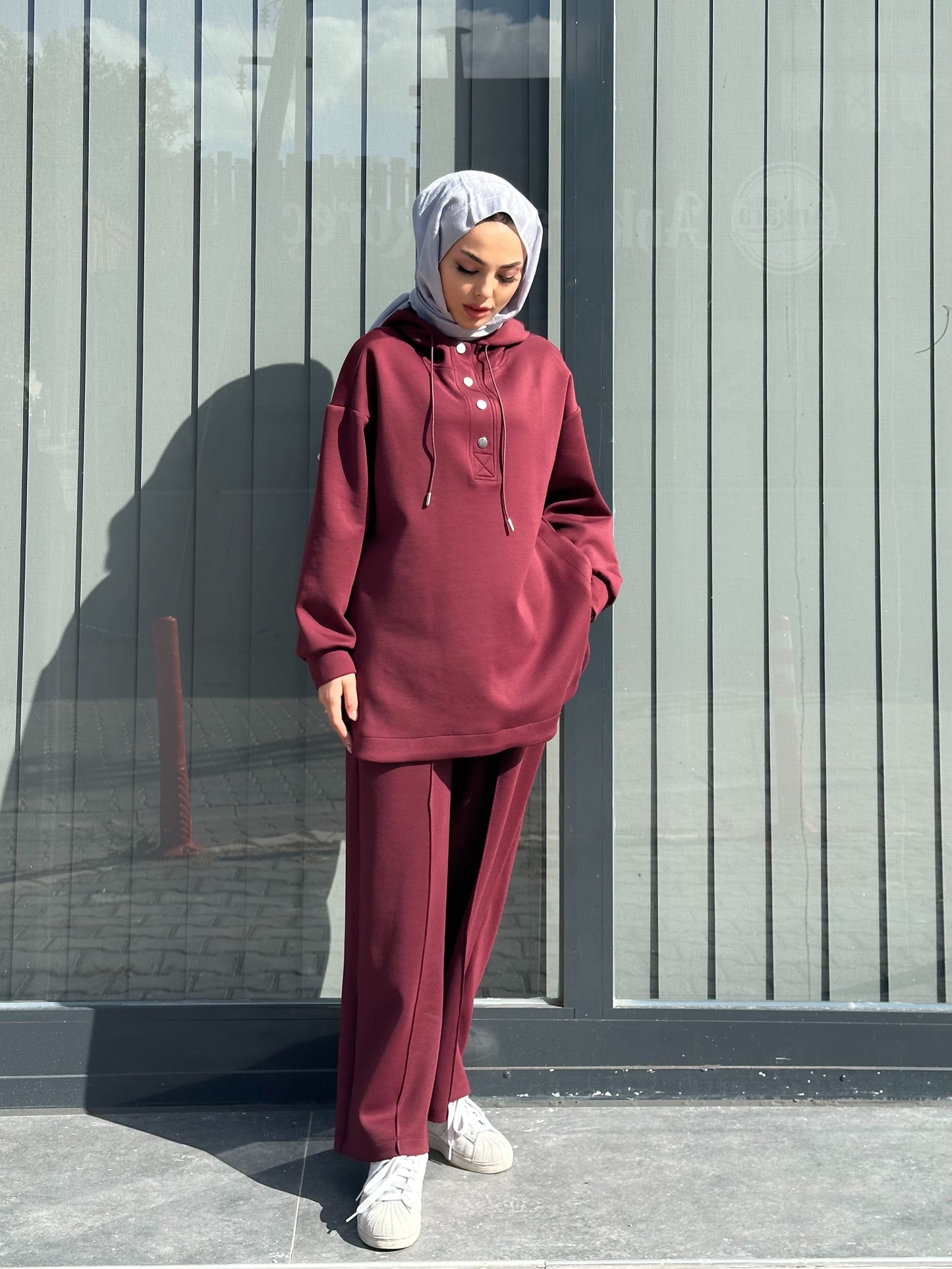 BORDO ÖNÜ ÇITÇIT DETAYLI YÜKSEK YAKA PANTOLON TAKIM