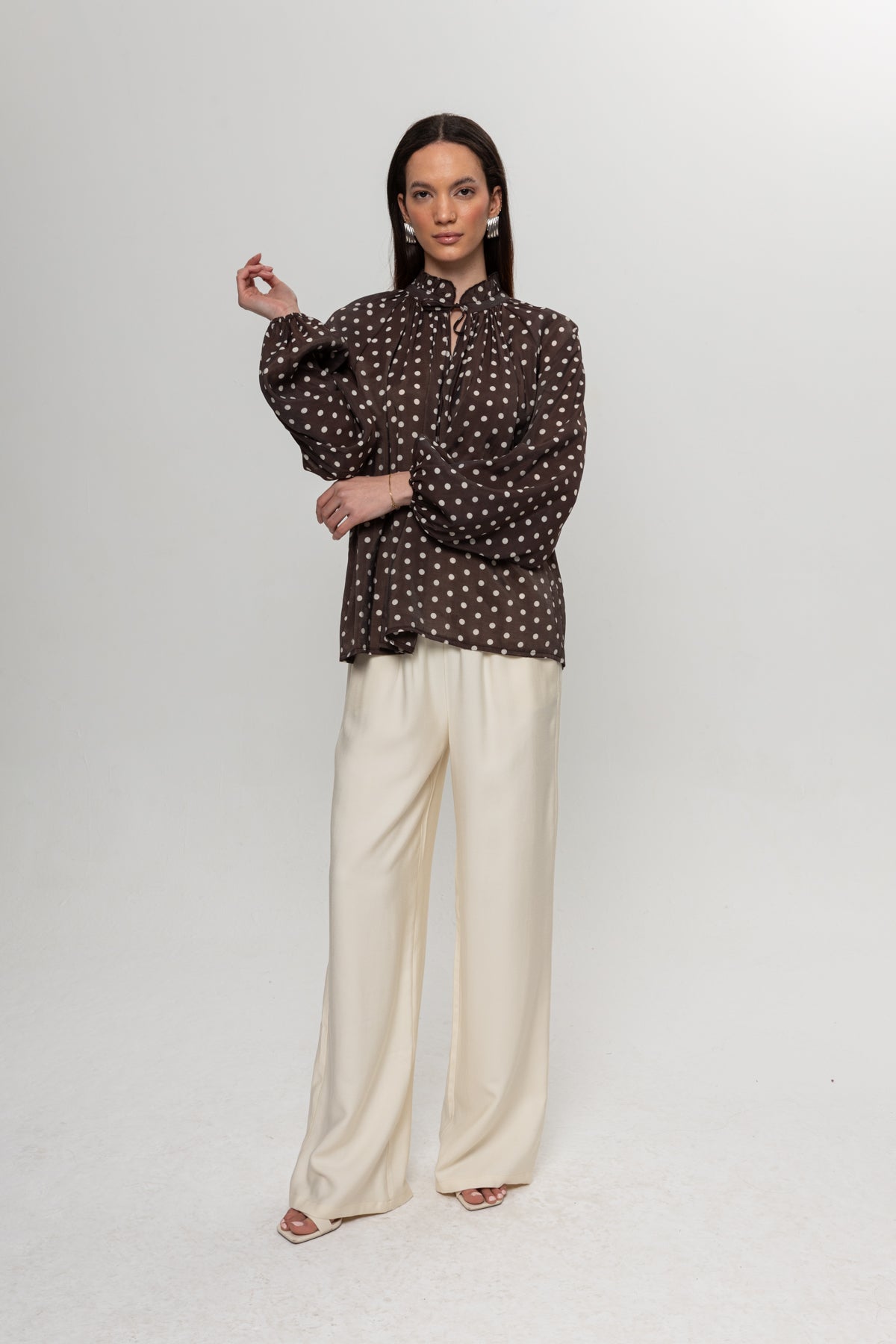 KAHVE BEJ  PUANTEYELİ BLUZ