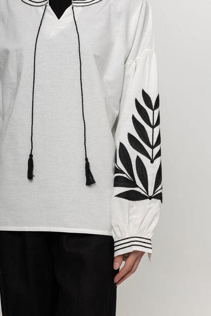 BEYAZ  KOLLARI SİYAHLI BLUZ