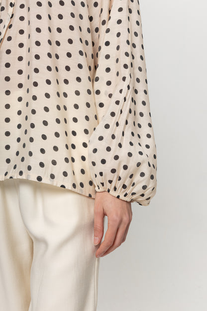 BEJ SİYAH  PUANTEYELİ BLUZ