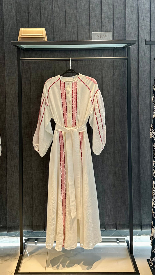 EKRU SIFIR YAKA PEMBE İŞLEMELİ ELBİSE
