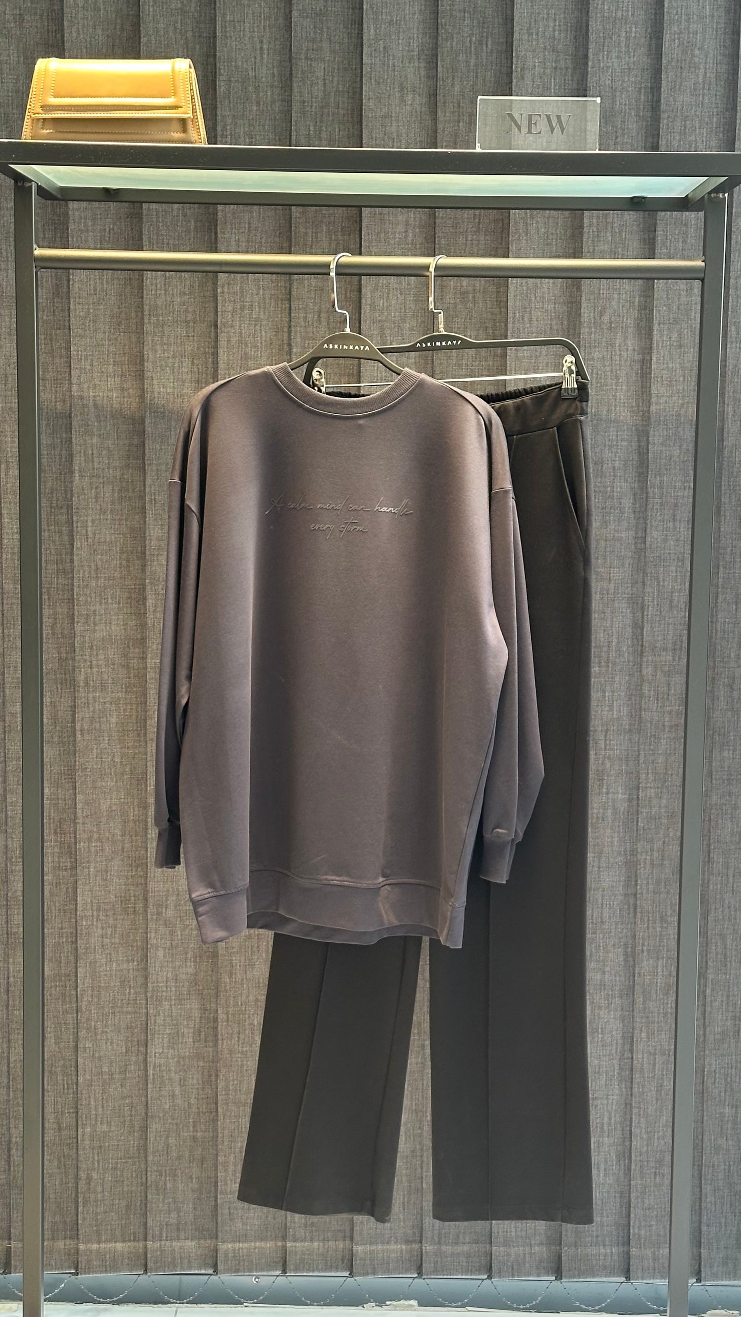 ANTRASİT PARLAK TANATON BASKILI BASİC SWEAT