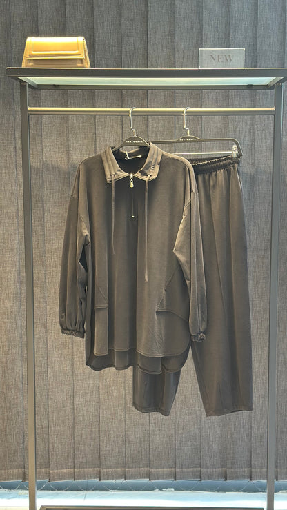 SİYAH DİK YAKALI FERMUARLI PANTOLON TAKIM