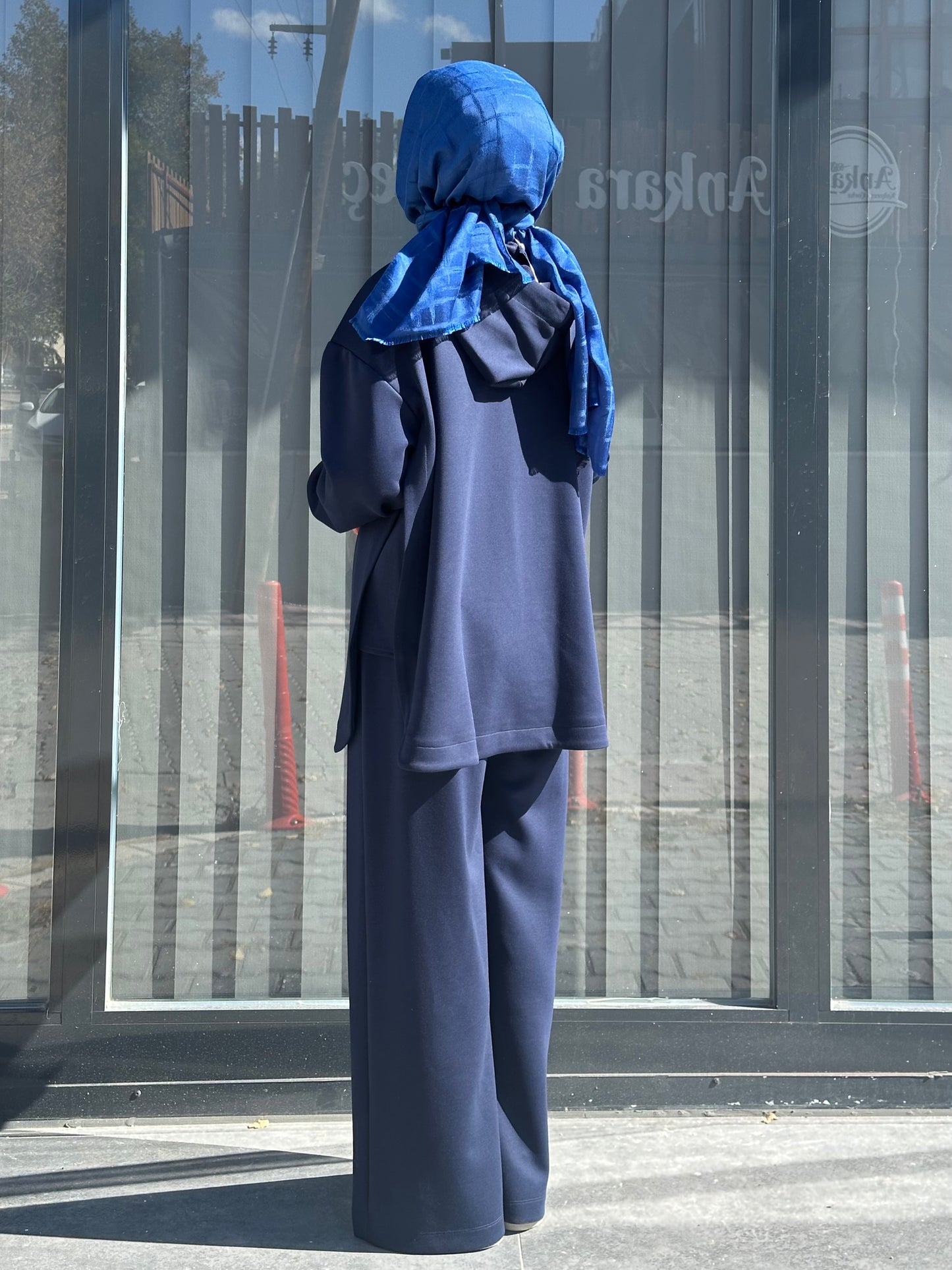 LACİVERT ÖNÜ ÇITÇIT DETAYLI YÜKSEK YAKA PANTOLON TAKIM