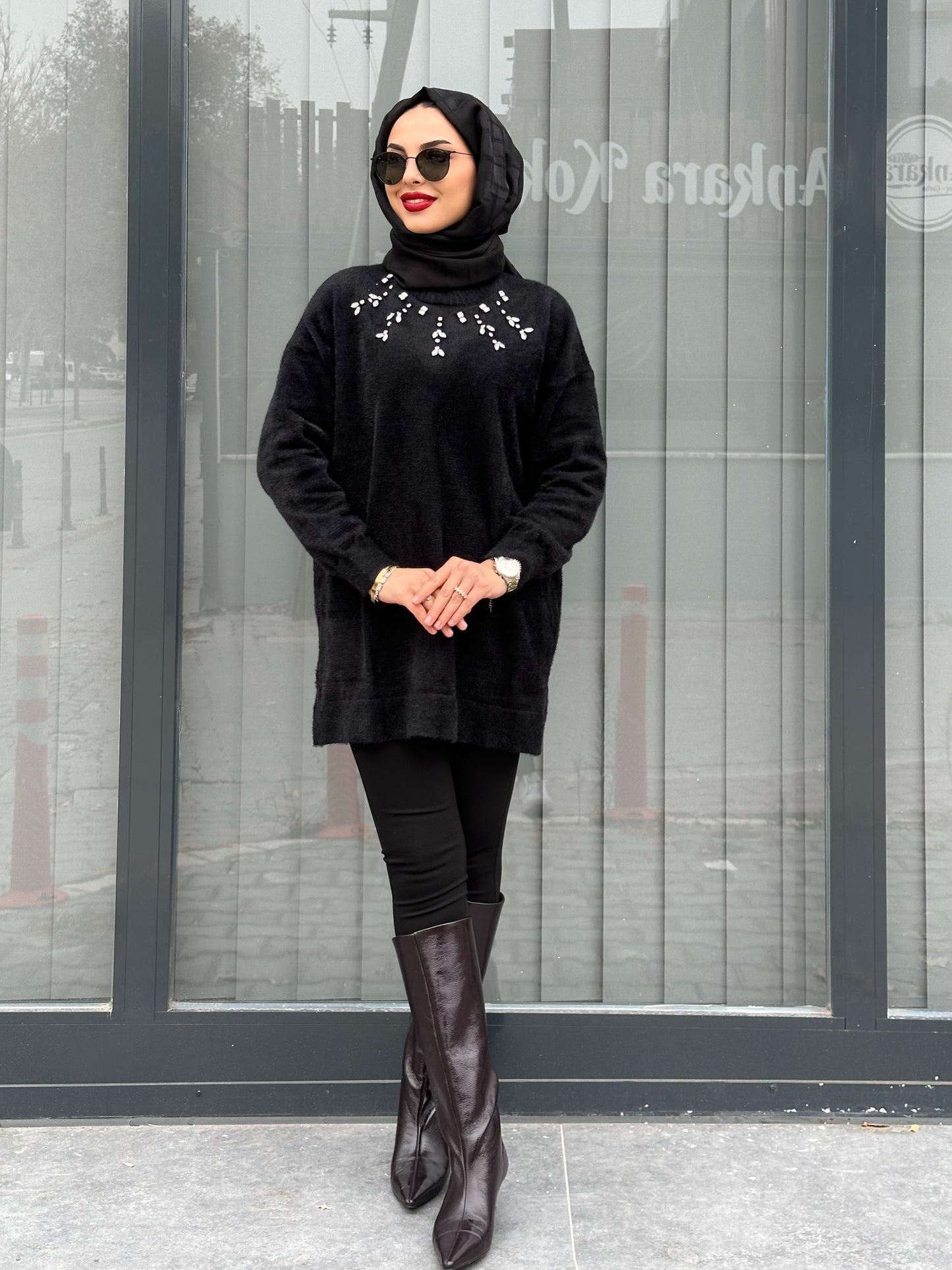 SİYAH ÖNÜ TAŞLI ANGORA KAZAK